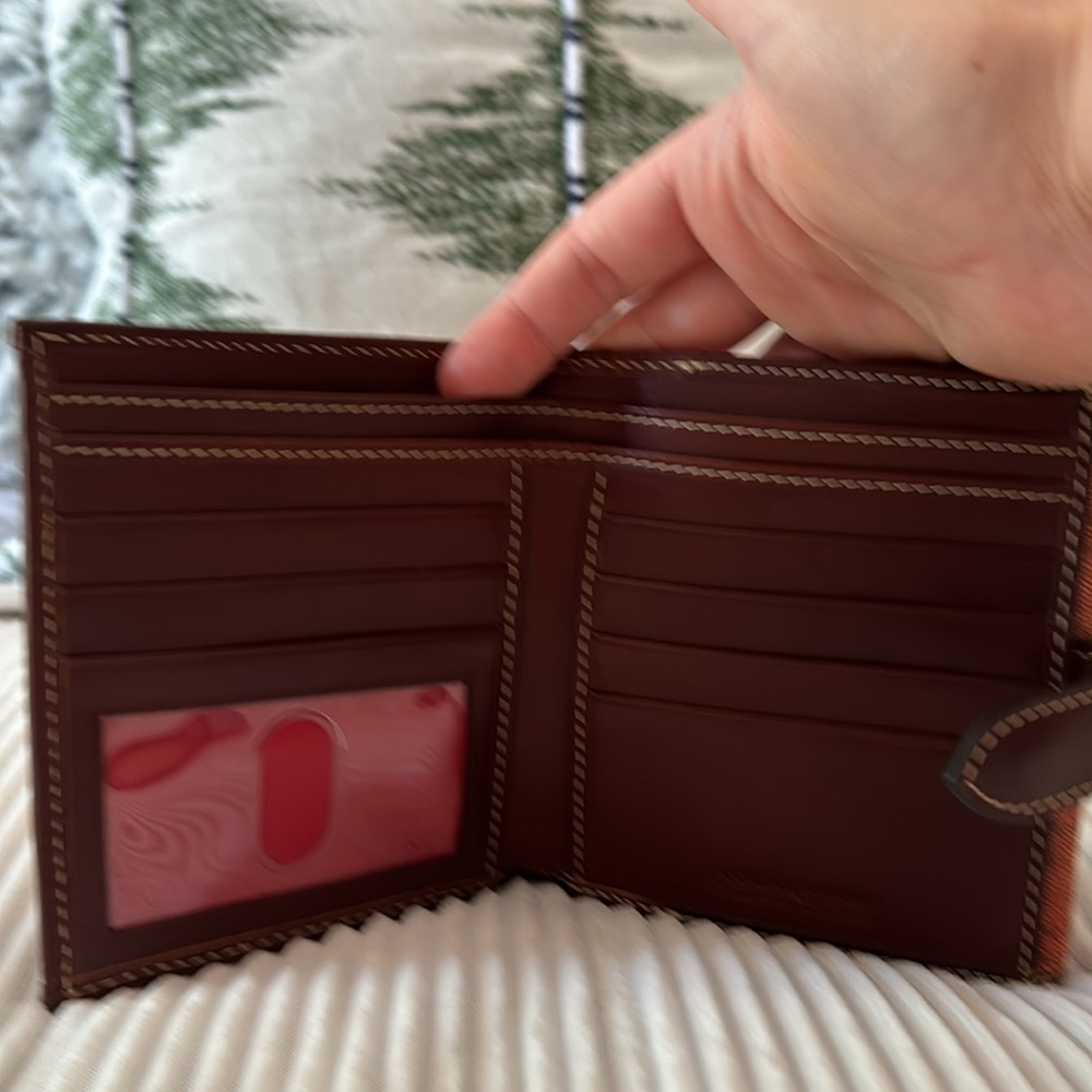 CLASSIC DOONEY & BOURKE Monogram Wallet ✨Excellent Like New Condition✨ - Picture 3 of 7